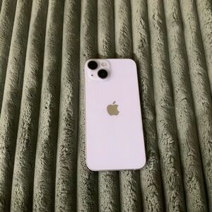 iPhone 14 purple & Touchscreeneen Dell computer